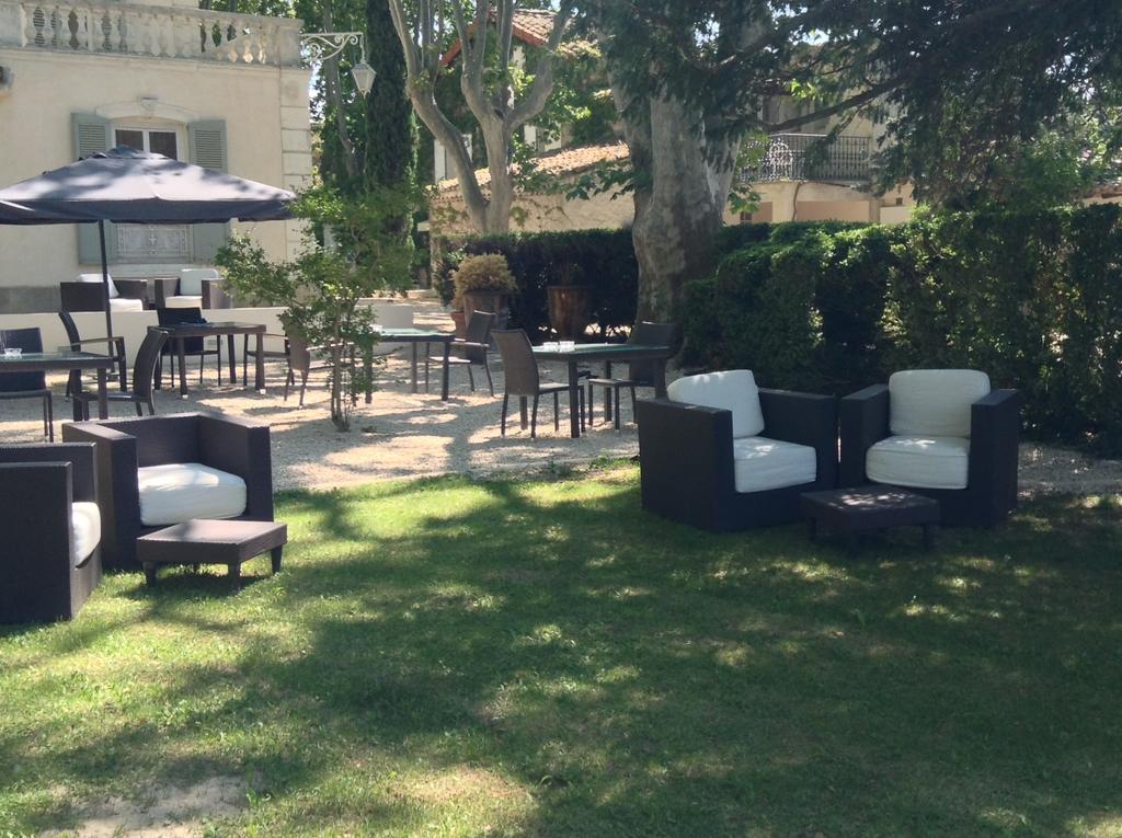 Hostellerie Les Frenes Avignon Exterior foto