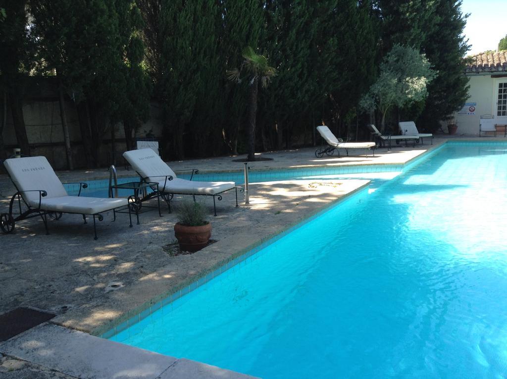 Hostellerie Les Frenes Avignon Exterior foto