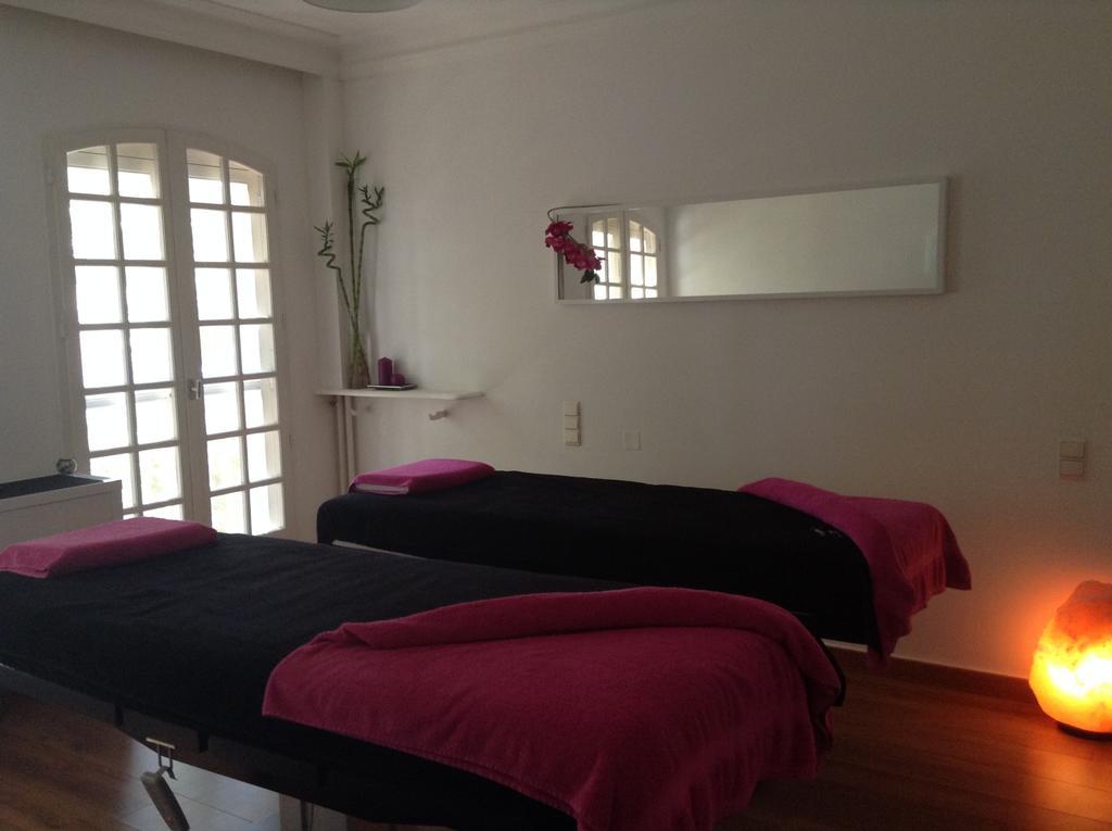 Hostellerie Les Frenes Avignon Exterior foto